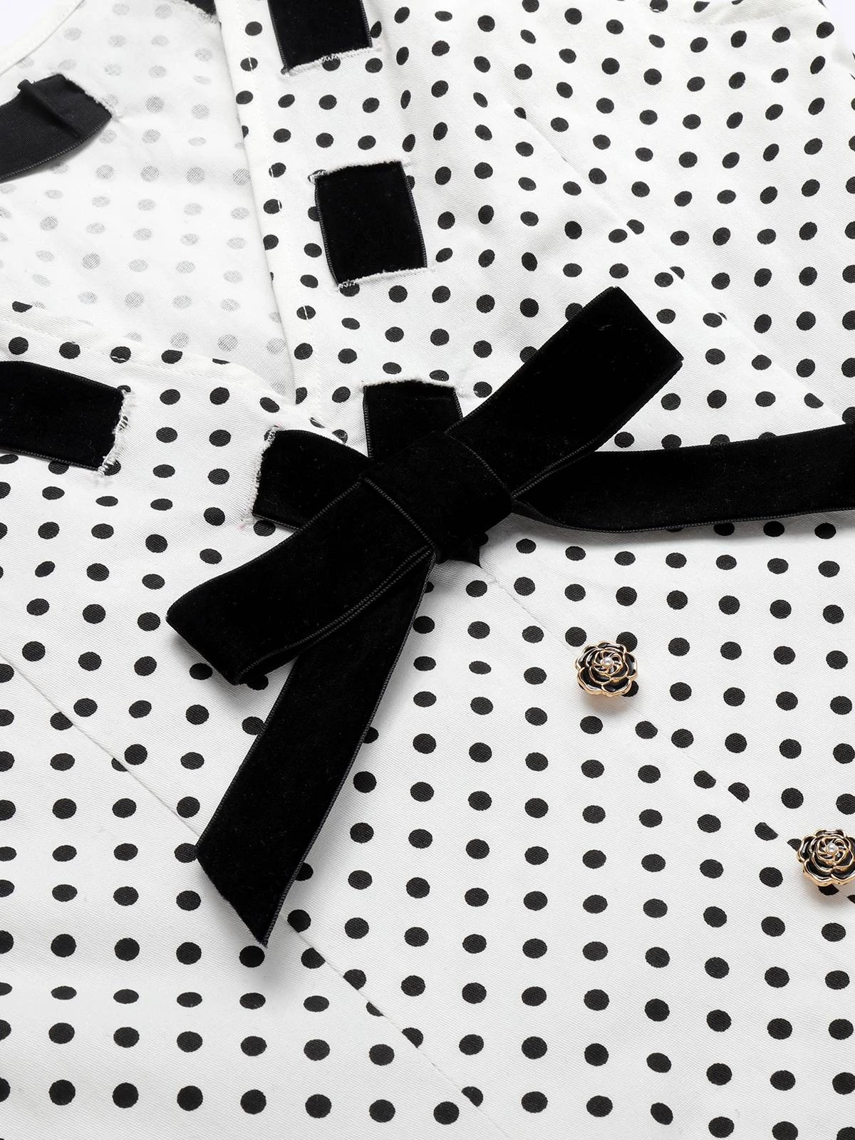 White 1960s Polka Dot Button Pencil Dress 8 White 1960s Polka Dot Button Pencil Dress - Image 6