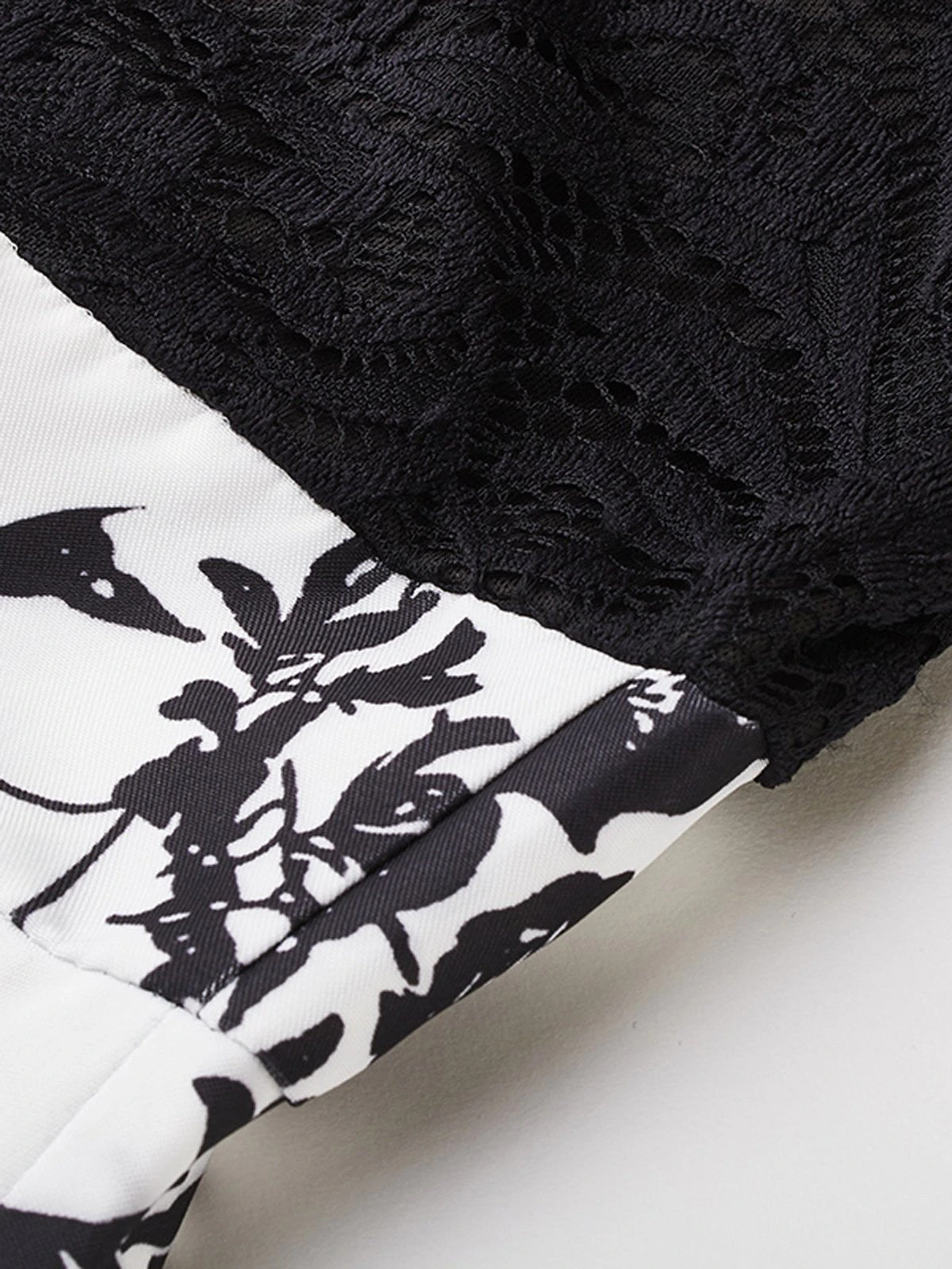 White 1950s Floral Off Shoulder Lace Dress 5 White 1950s Floral Off Shoulder Lace Dress - Image 3