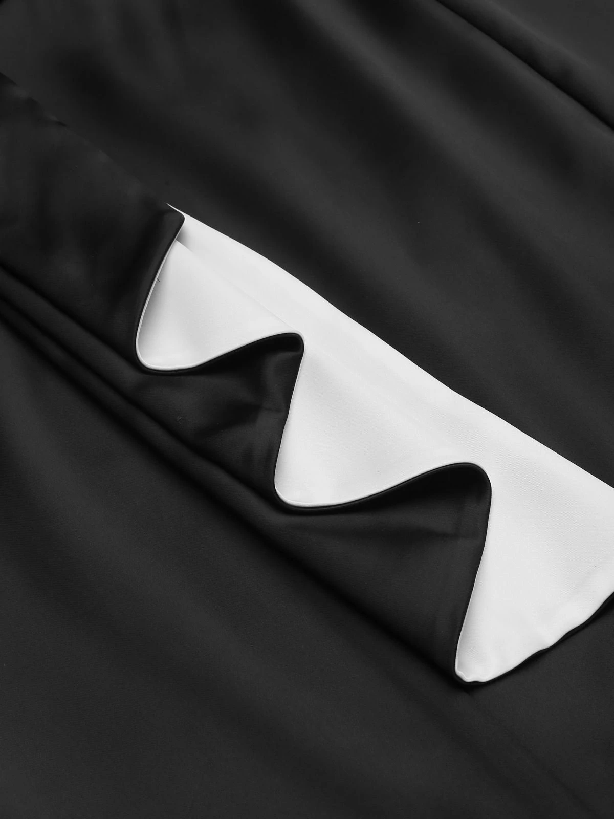 Black 1960s Patchwork Fishtail Bodycon Dress 9 Black 1960s Patchwork Fishtail Bodycon Dress - Image 7